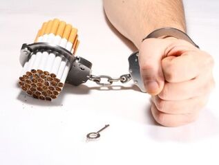 Il est assez difficile d’arrêter de fumer en raison de la forte dépendance. 